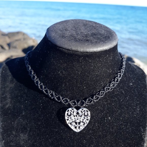Silver Filigree Heart Black Macrame Necklace - Picture 1 of 1
